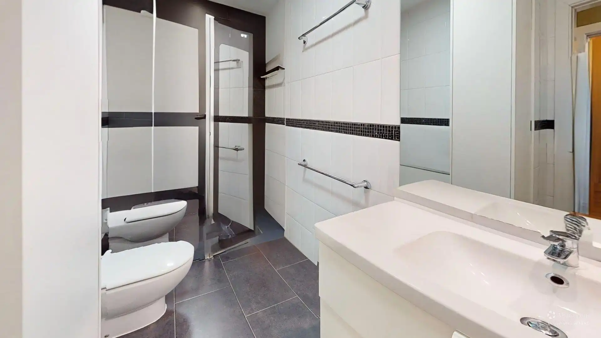 Baño de Piso en venta en Mijas con Aire acondicionado, Calefacción y Jardín privado