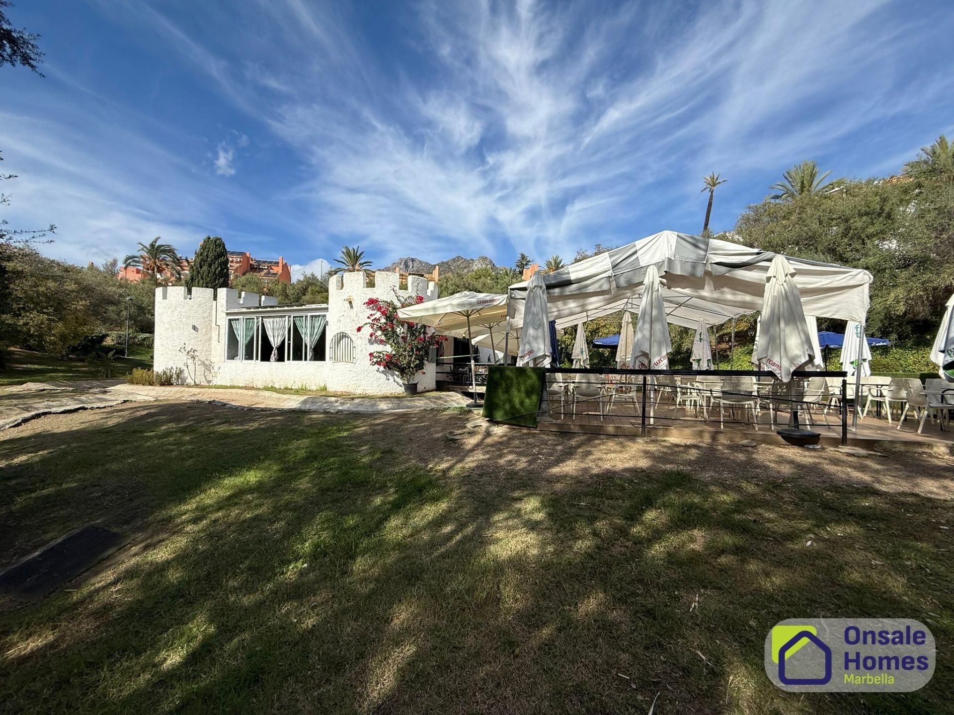 Local de lloguer en Marbella amb Aire condicionat, Terrassa i Moblat