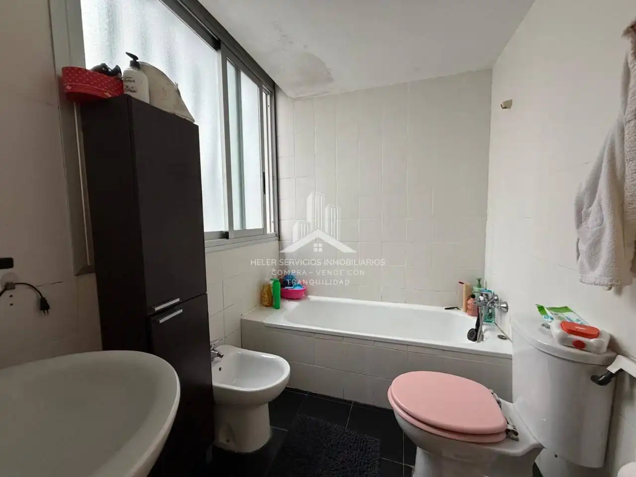 Baño de Piso en venta en Castellón de la Plana / Castelló de la Plana con Balcón y Alarma