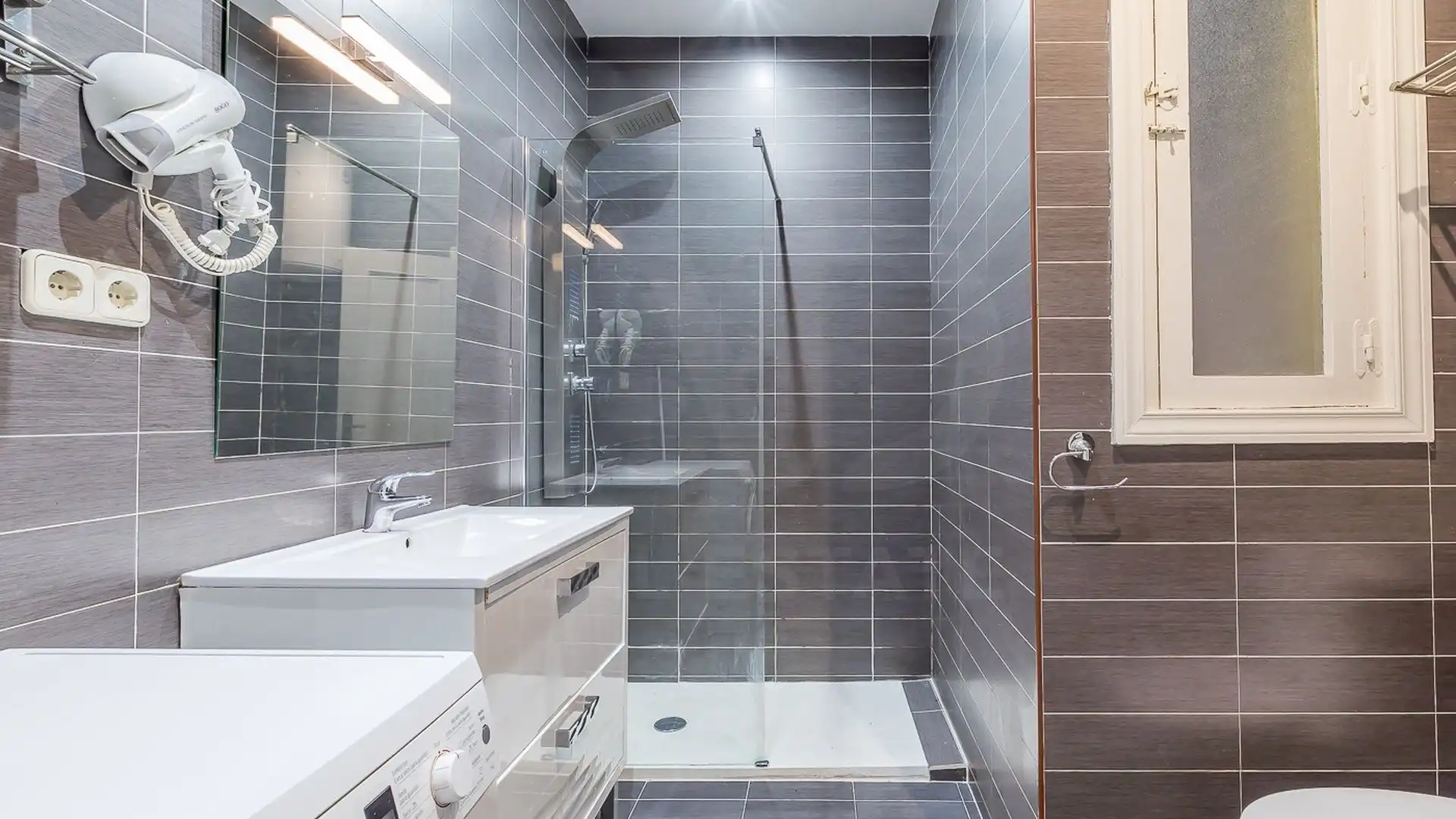 Bathroom of Flat for rent in Madrid