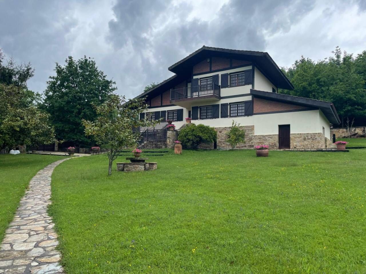 Vista exterior de Casa o xalet en venda en Karrantza Harana / Valle de Carranza amb Jardí privat