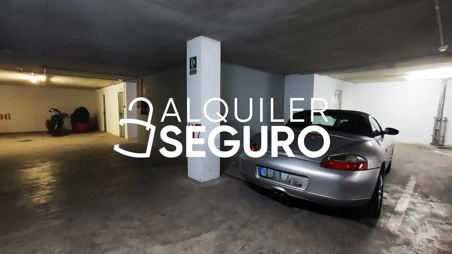 Parking of Flat for rent in Torrent  with Air Conditioner and Storage room
