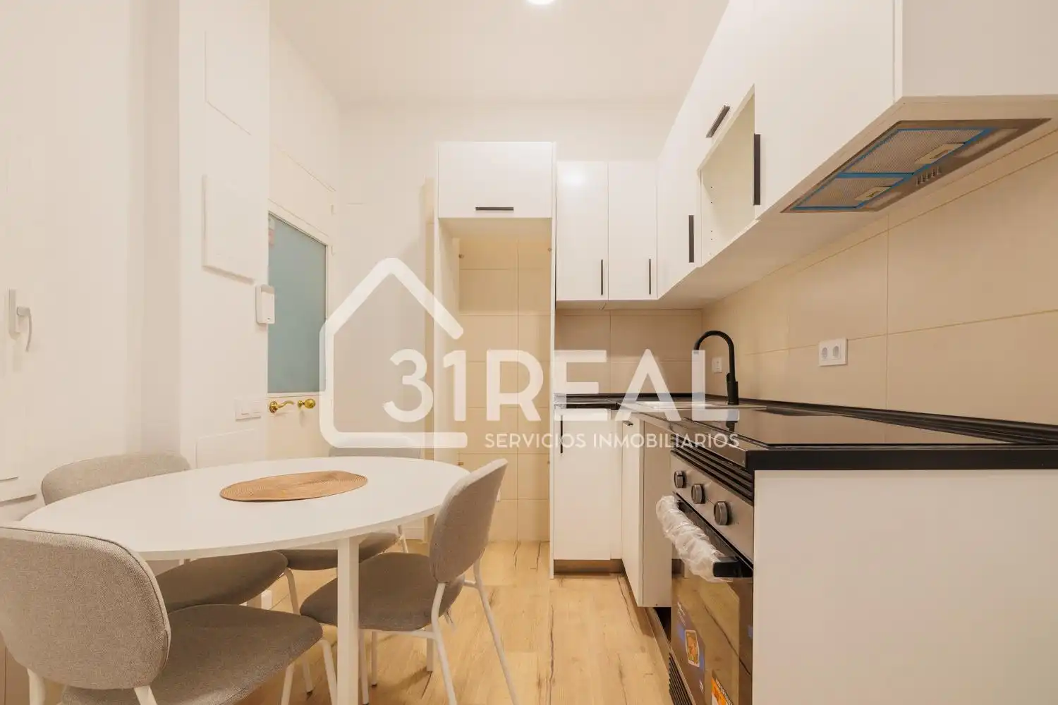 Habitación de Planta baja en venta en Madrid con Calefacción, Amueblado y Alarma