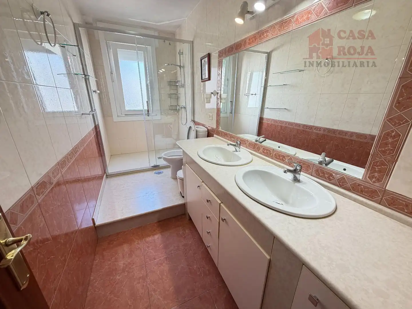 Bathroom of Flat for sale in Cangas   with Heating, Parquet flooring and Washing machine
