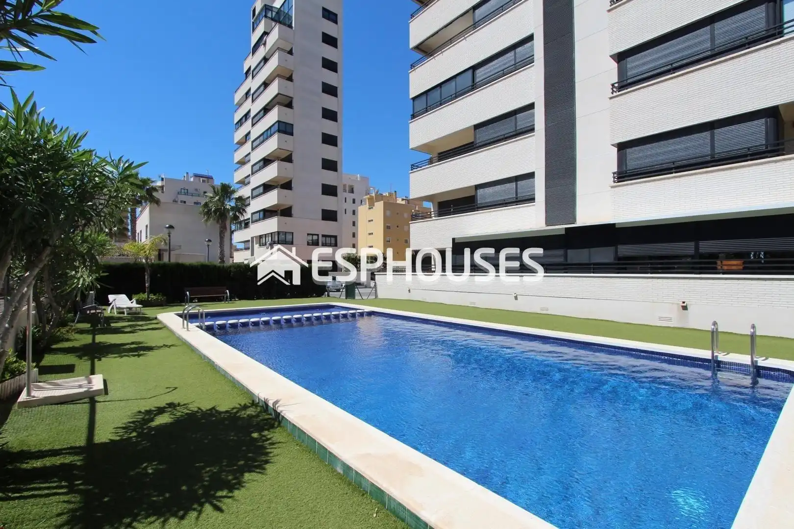 Swimming pool of Attic for sale in Guardamar del Segura  with Air Conditioner, Heating and Terrace