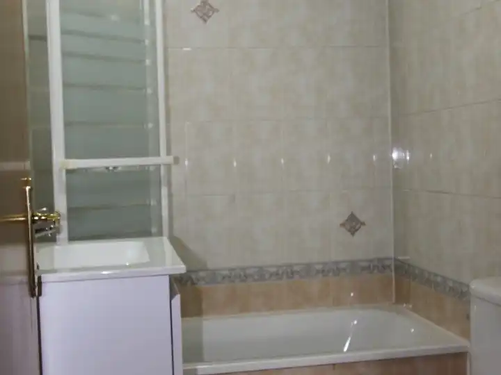 Badezimmer von Wohnung zur Miete in Leganés Norte