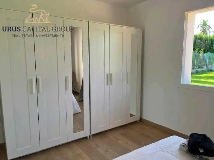 Dormitori de Casa adosada en venda en Córdoba amb Aire condicionat, Calefacció i Jardí privat