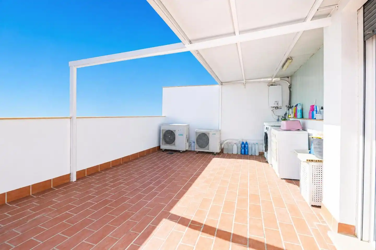 Terrace of Houses for sale in Lucena  with Air Conditioner, Terrace and Storage room