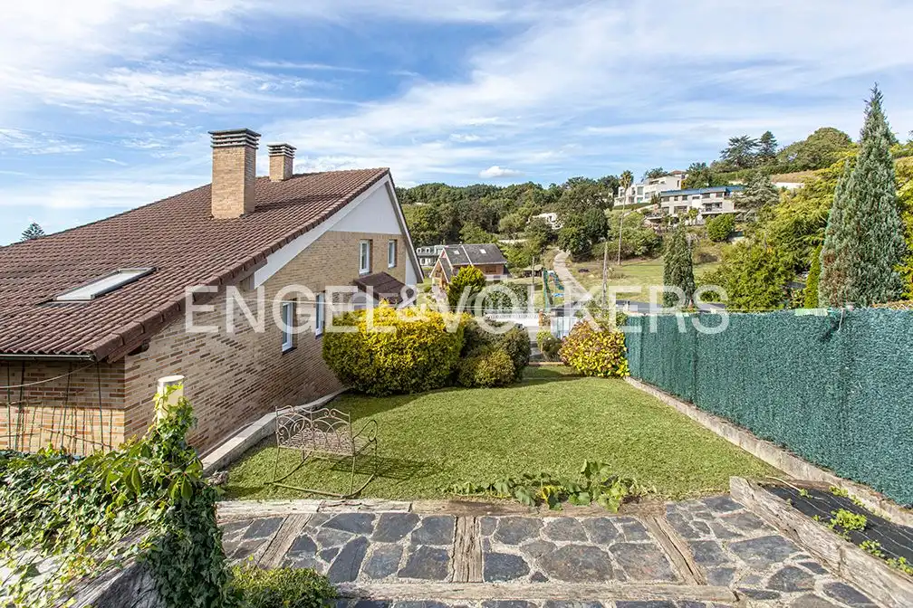 Vista exterior de Casa o chalet en venta en Gijón  con Calefacción, Jardín privado y Terraza