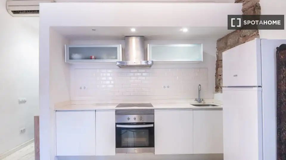 Flat with terrace to rent in Ciutat Vella, imagen 3