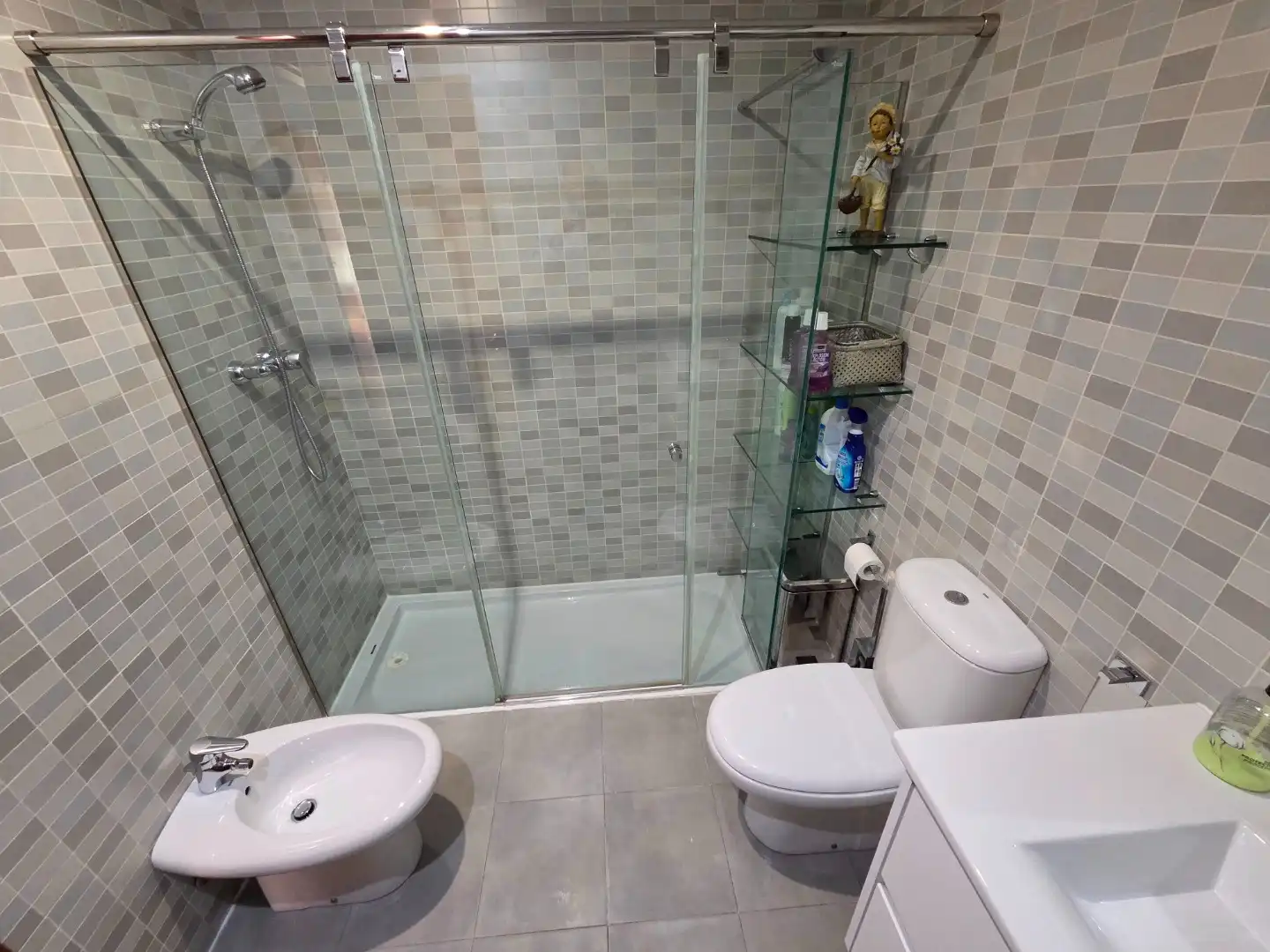 Badezimmer von Wohnung zum Verkauf in Burgos mit Heizung, Terrasse und Abstellraum