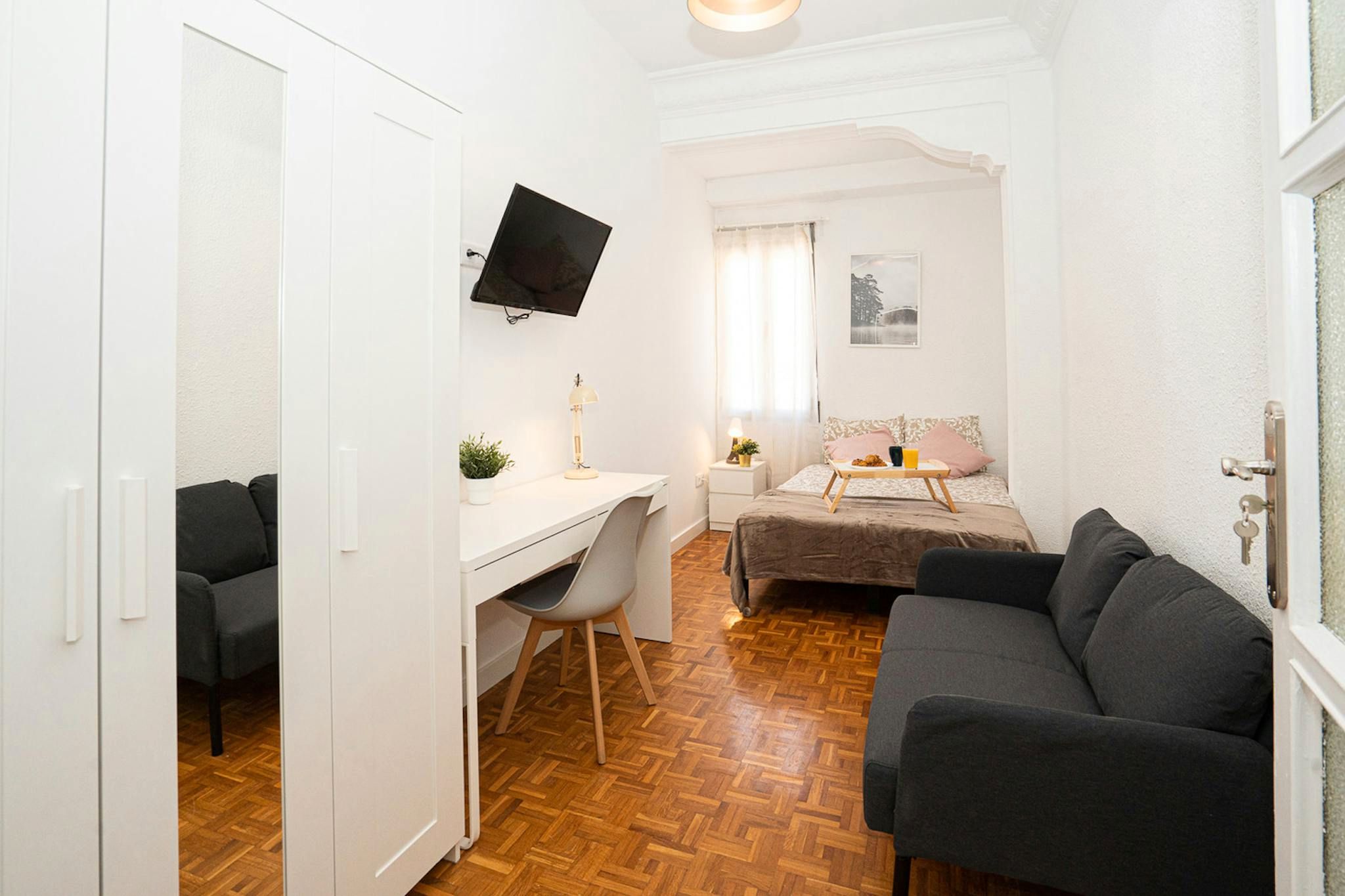 Bedroom of Flat to share in  Valencia Capital  with Furnished, Washing machine and TV