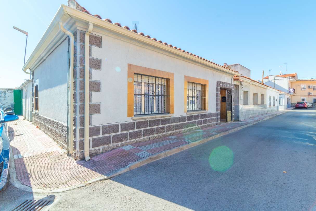 Exterior view of House or chalet for sale in Mocejón  with Heating and Storage room