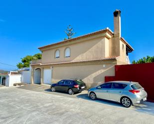 Vista exterior de Casa o xalet en venda en Salobreña amb Jardí privat i Moblat