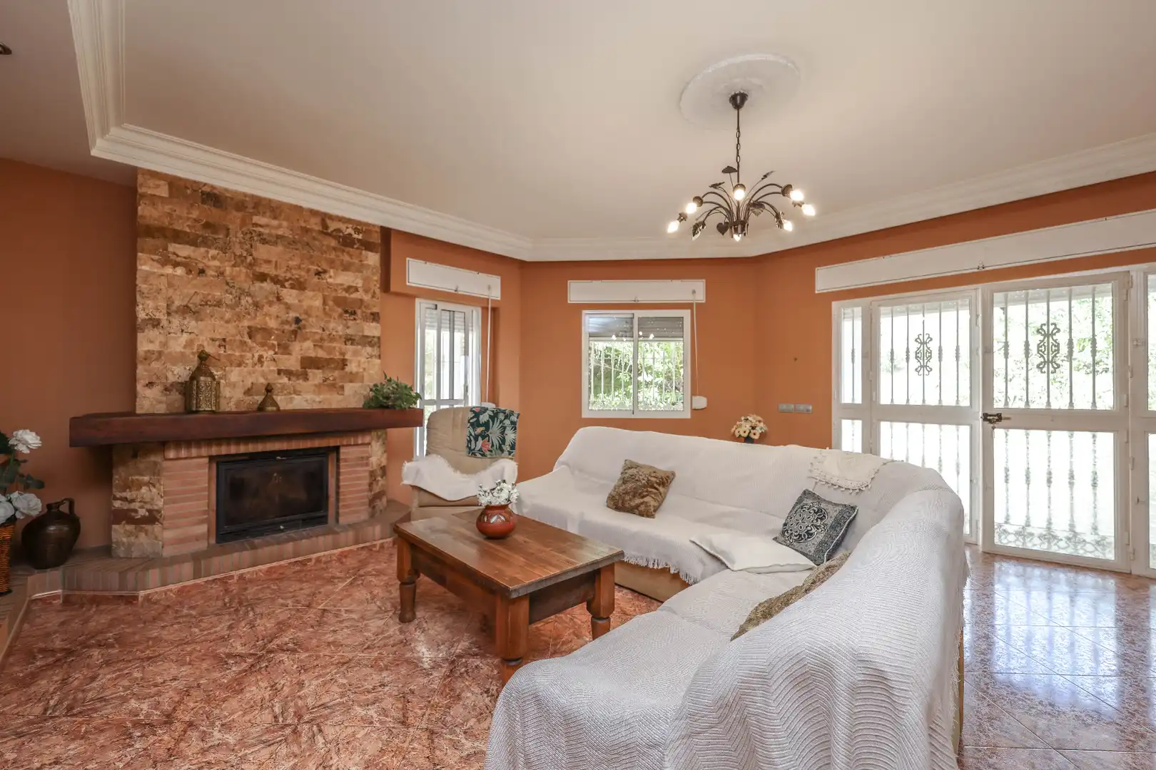 Living room of Houses for sale in Monda  with Air Conditioner, Private garden and Storage room