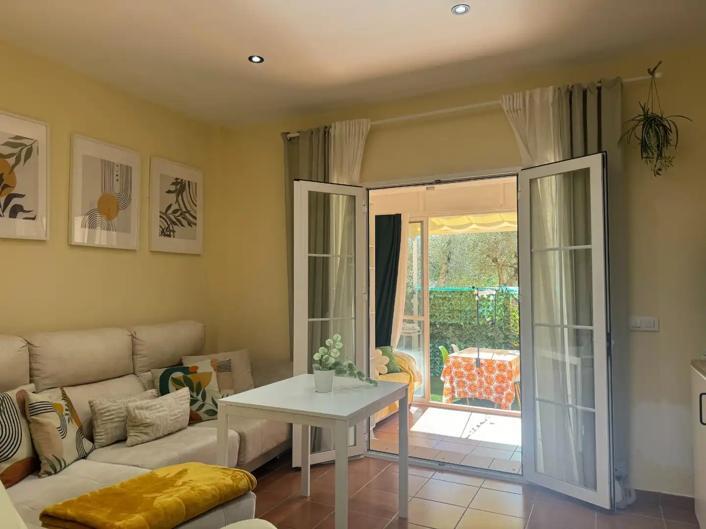 Sala de estar de Piso en venta en Sanlúcar de Barrameda con Aire acondicionado, Calefacción y Jardín privado