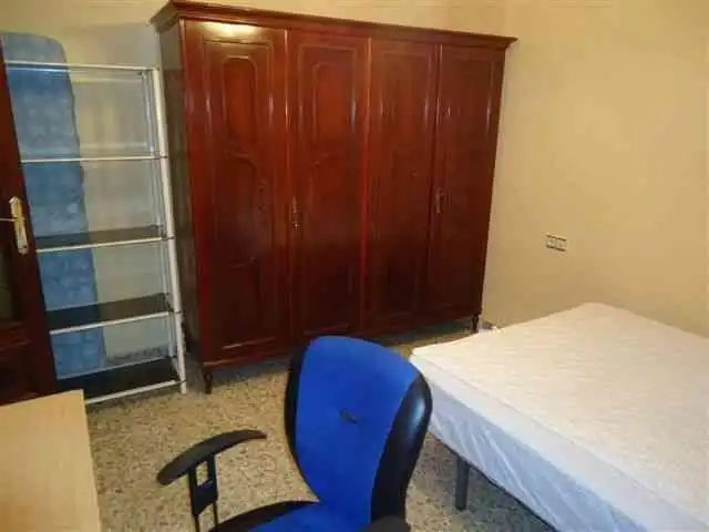 Habitación de Piso de alquiler en Granada con Amueblado y Balcón