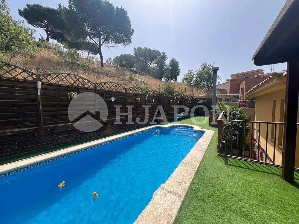 Piscina de Casa o xalet en venda en Vilassar de Dalt amb Aire condicionat, Calefacció i Jardí privat