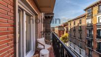 Balcony of Flat for sale in  Madrid Capital  with Air Conditioner, Heating and Parquet flooring