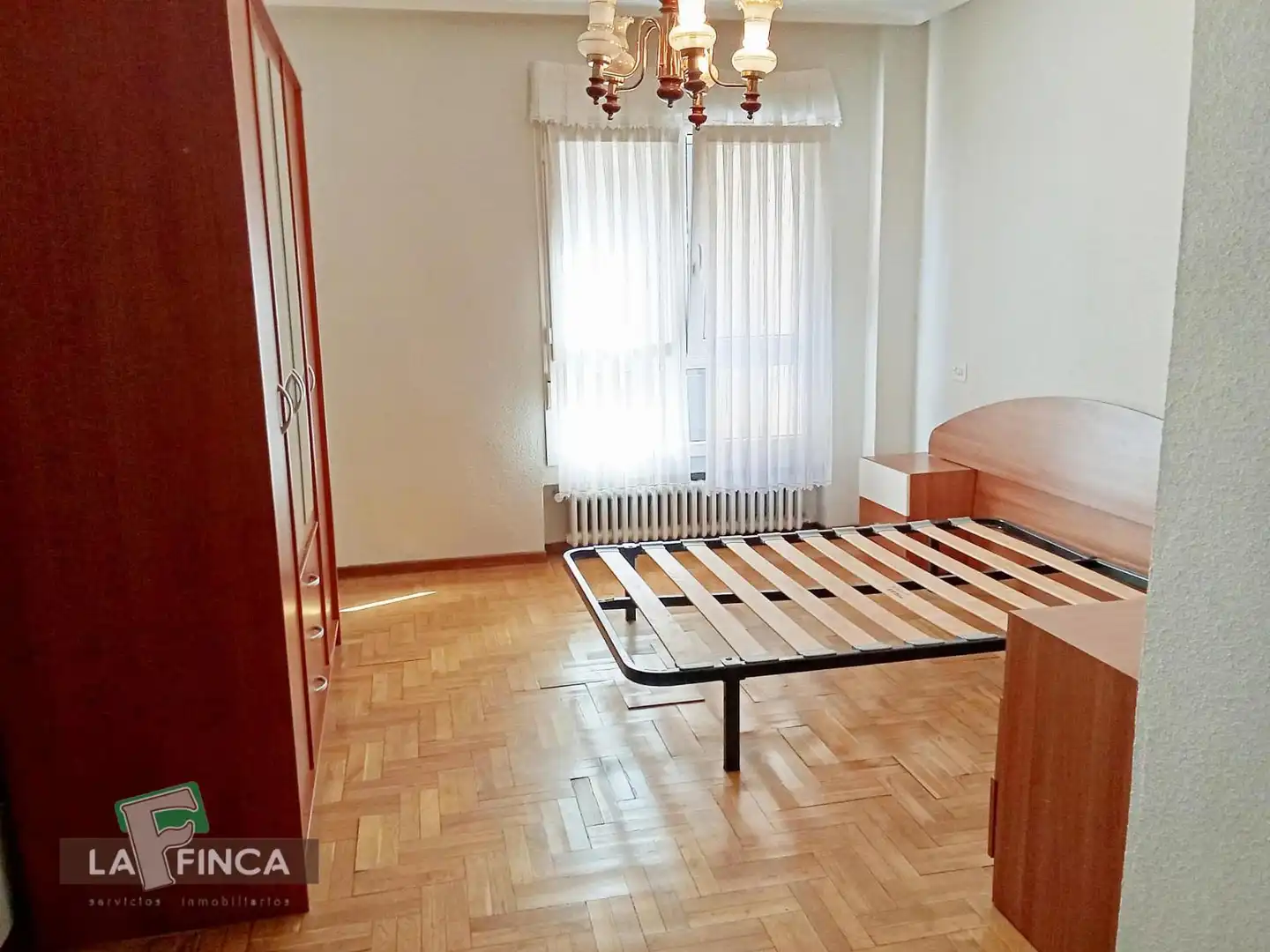 Bedroom of Flat for sale in Gijón   with Heating, Parquet flooring and Furnished