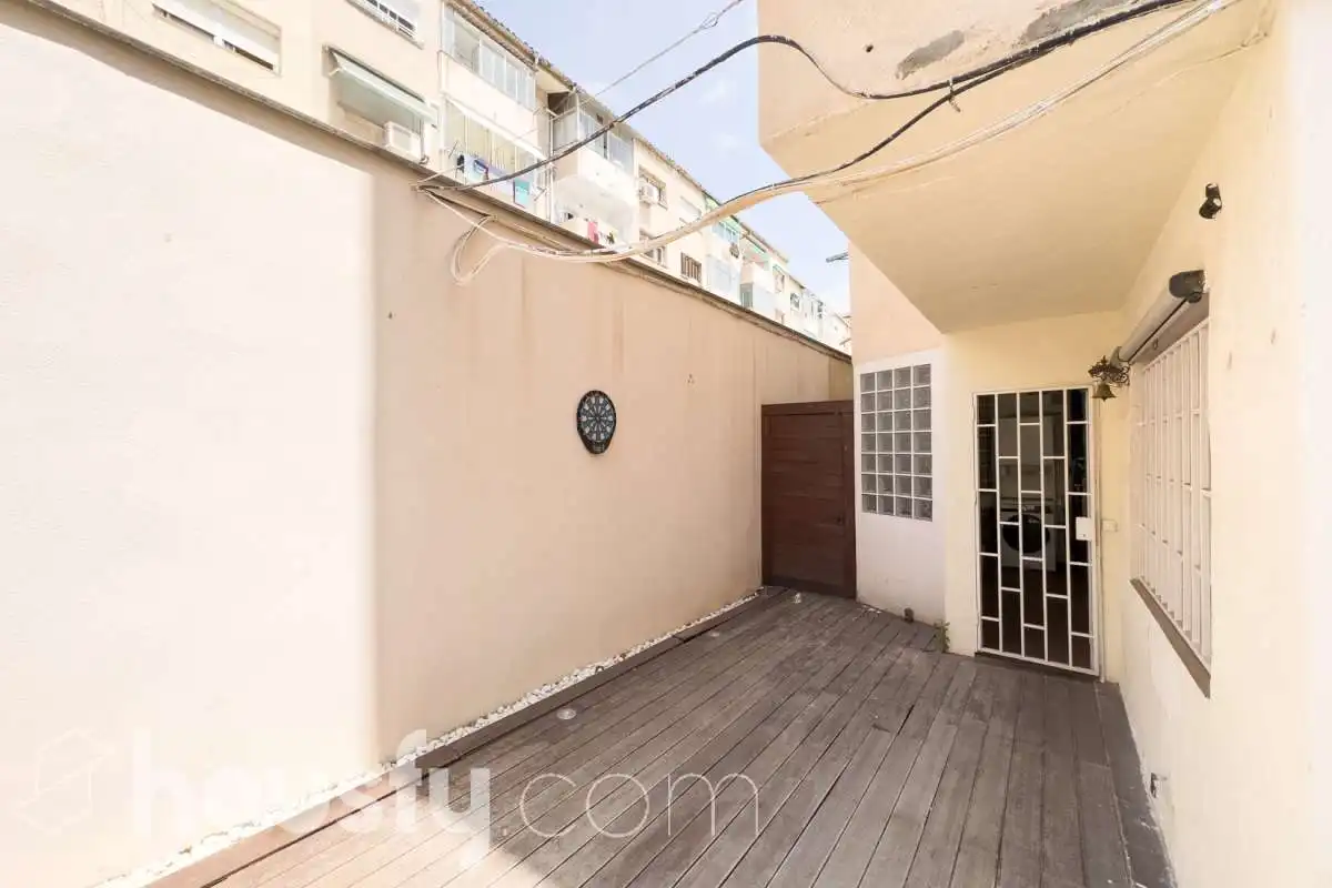 Terrasse von Erdgeschoss zum Verkauf in Barcelona mit Klimaanlage, Heizung und Privatgarten