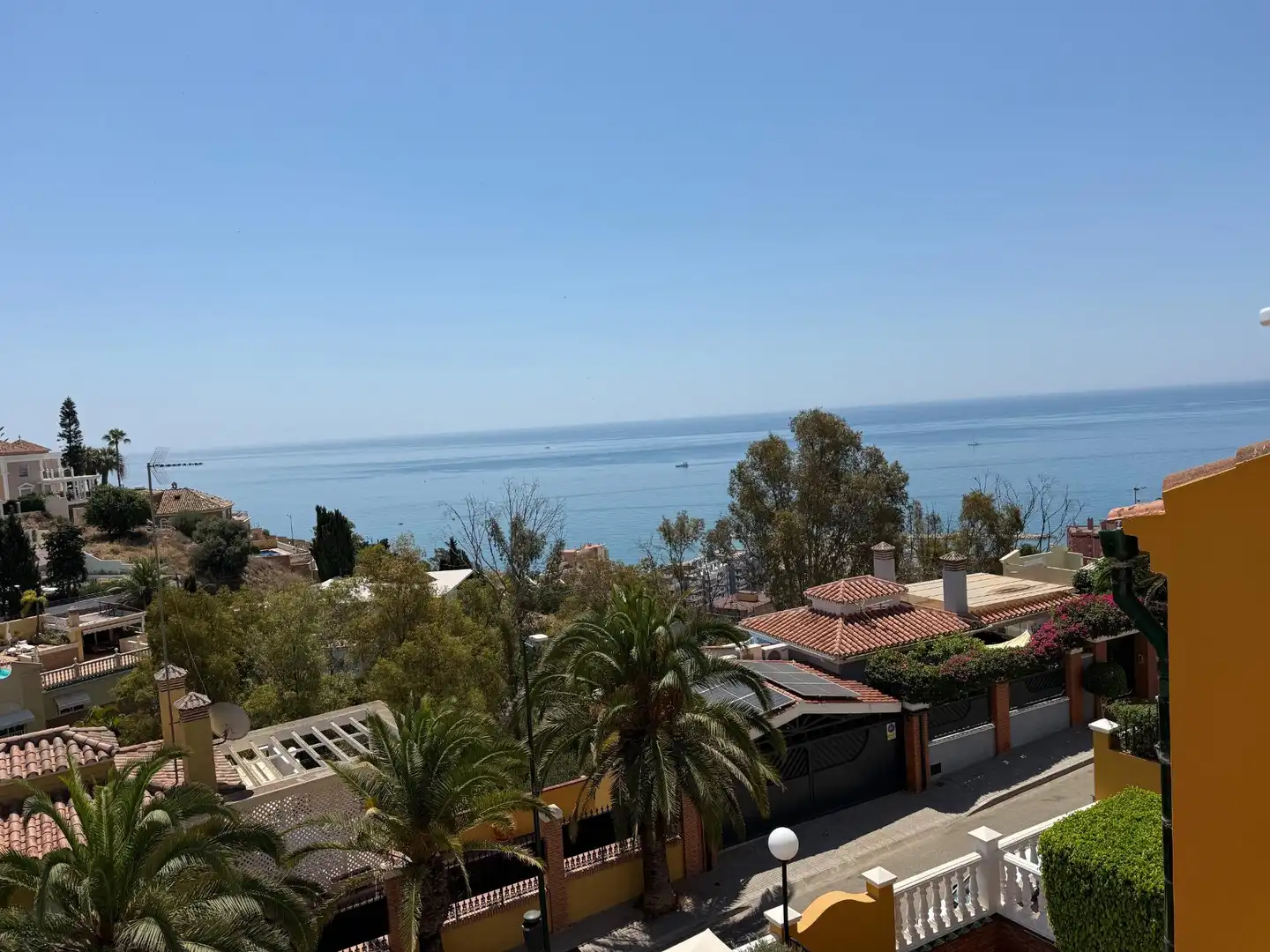 Vista exterior de Casa adosada en venda en Málaga amb Aire condicionat, Calefacció i Jardí privat
