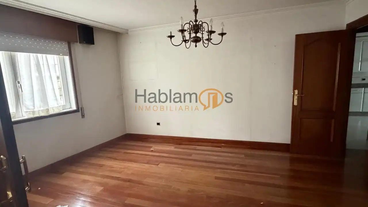 Piso en venta en Pontevedra Capital  con Calefacción, Parquet y Trastero