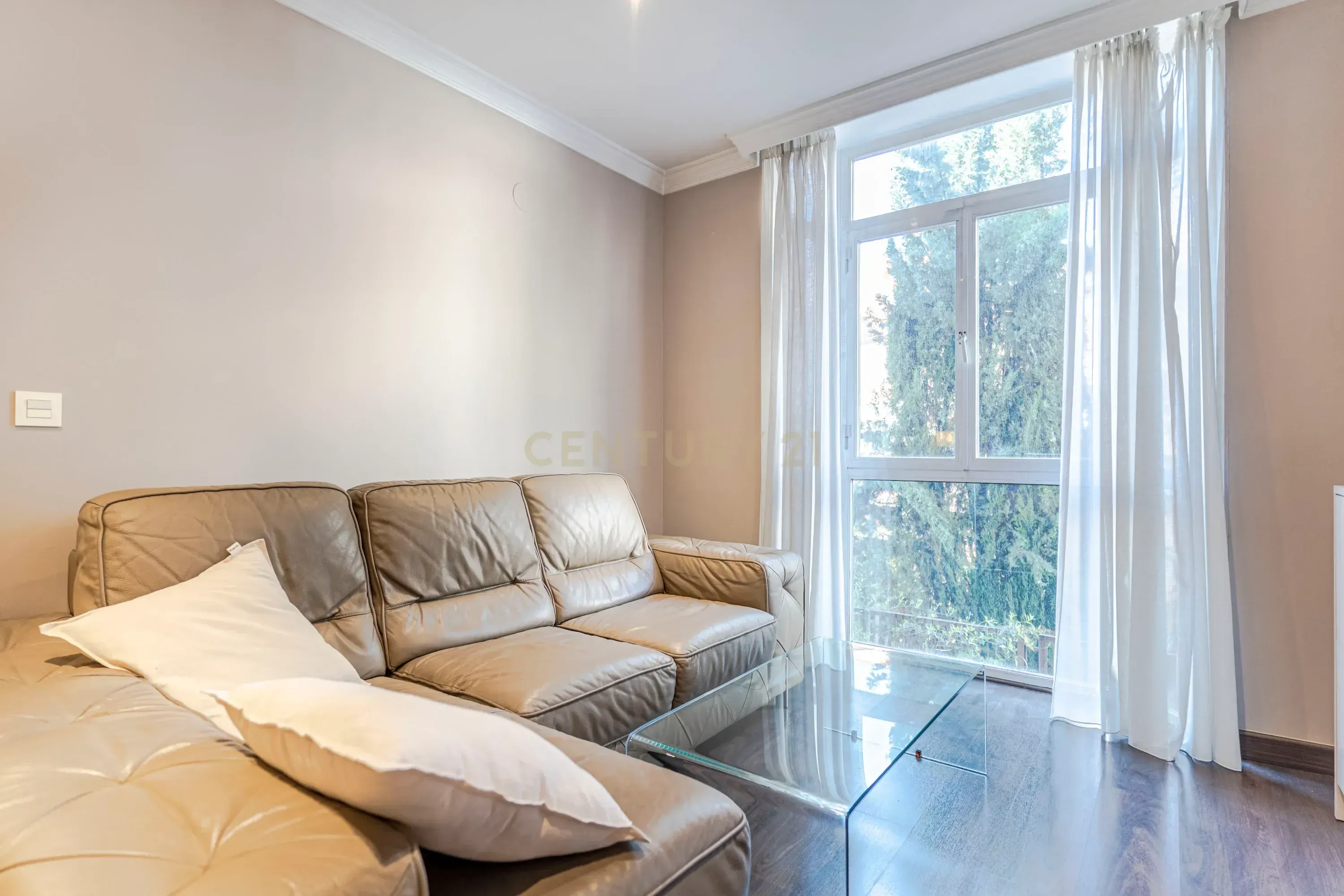 Living room of Flat for sale in  Granada Capital