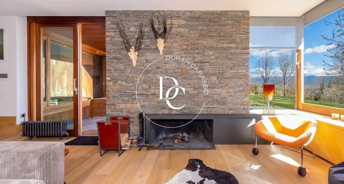 Sala d'estar de Casa o xalet en venda en Guils de Cerdanya amb Calefacció, Jardí privat i Terrassa
