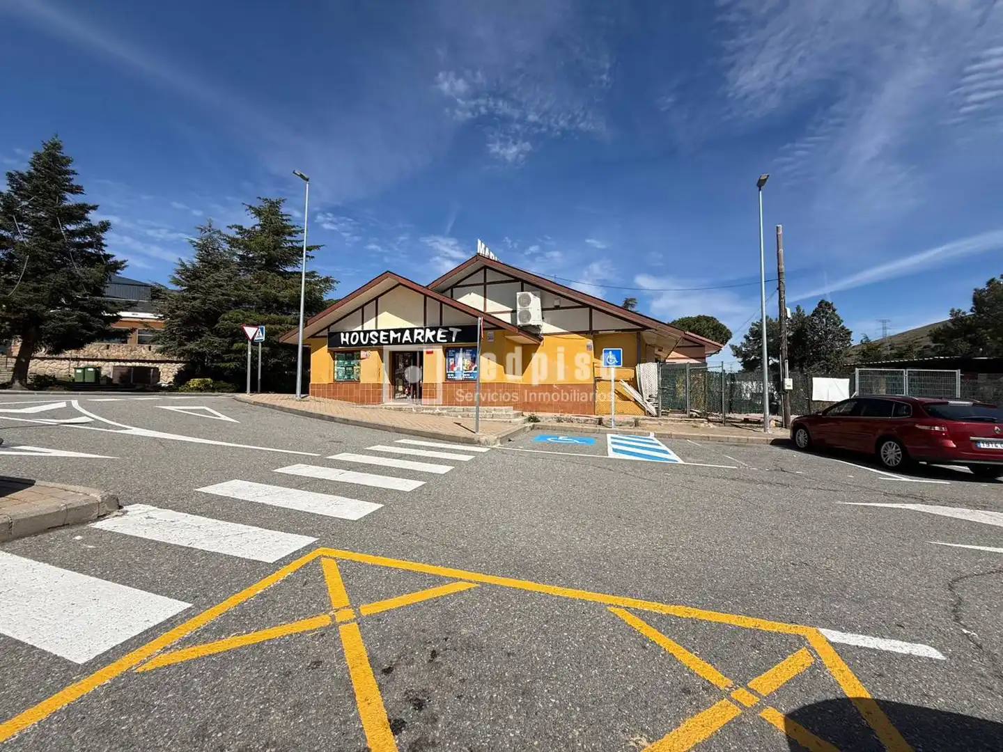 Vista exterior de Piso en venta en El Espinar con Calefacción, Jardín privado y Parquet