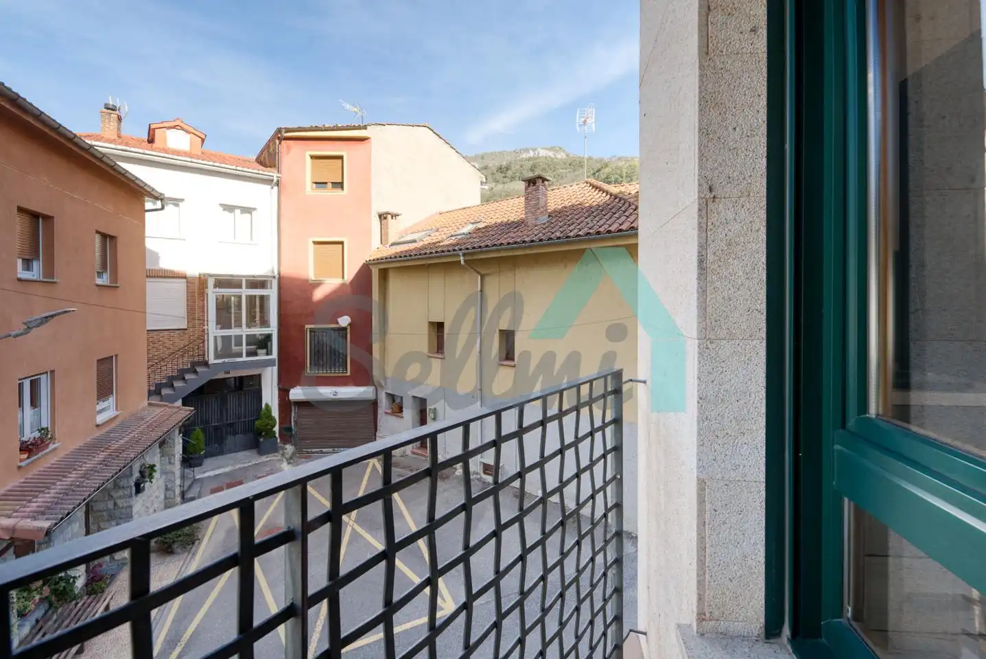 Vista exterior de Planta baja en venta en Aller con Calefacción, Terraza y Amueblado