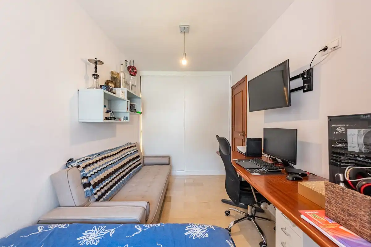 Schlafzimmer von Einfamilien-Reihenhaus zum Verkauf in Benahavís mit Klimaanlage, Heizung und Terrasse