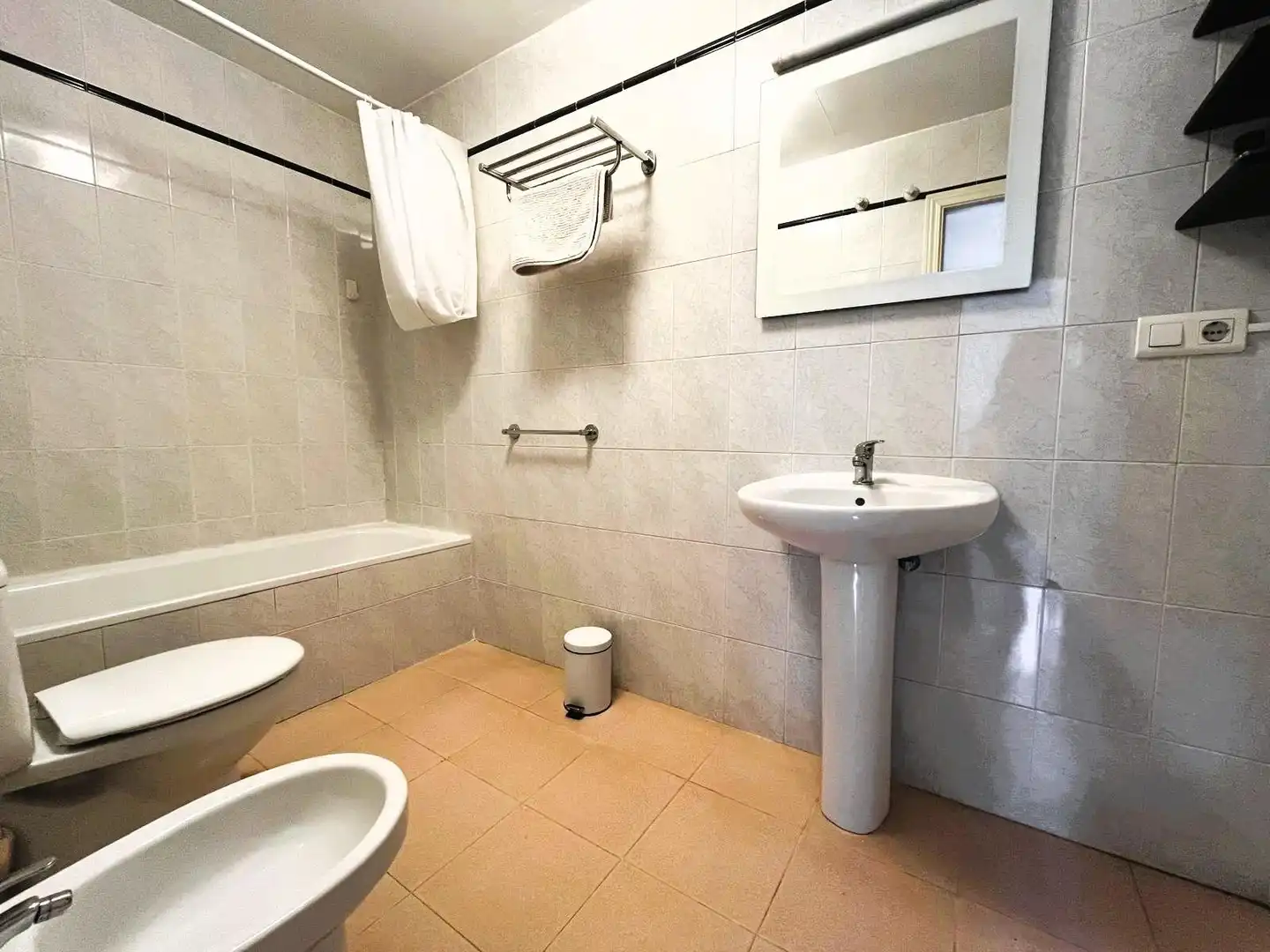 Baño de Apartamento en venta en San Roque con Amueblado, Alarma y Piscina comunitaria
