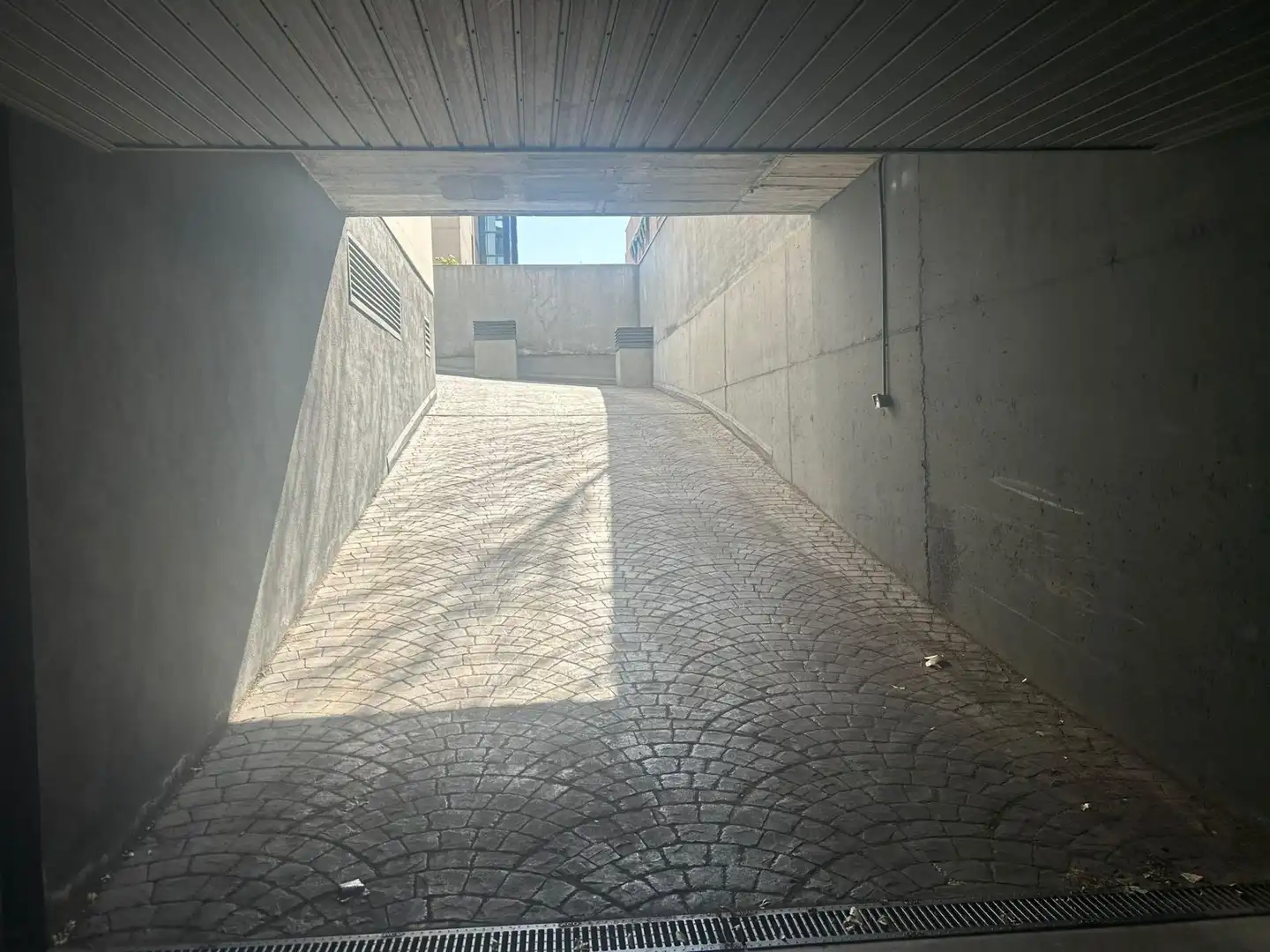 Vista exterior de Apartament de lloguer en Madrid amb Calefacció, Jardí privat i Terrassa