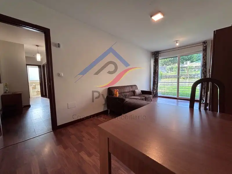 Sala de estar de Piso de alquiler en Miengo con Calefacción, Jardín privado y Amueblado