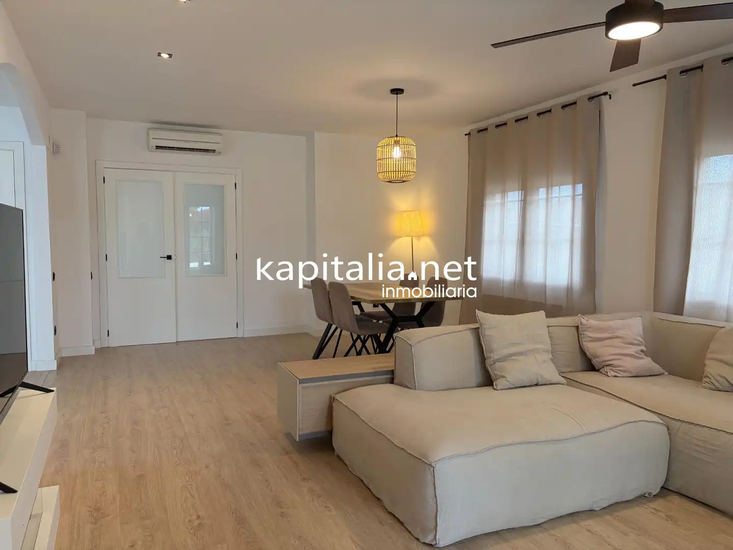 Sala d'estar de Casa o xalet en venda en Ontinyent amb Aire condicionat, Calefacció i Jardí privat