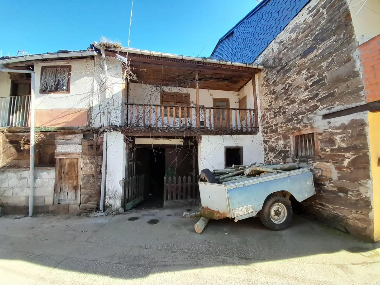 Exterior view of Houses for sale in Ponferrada