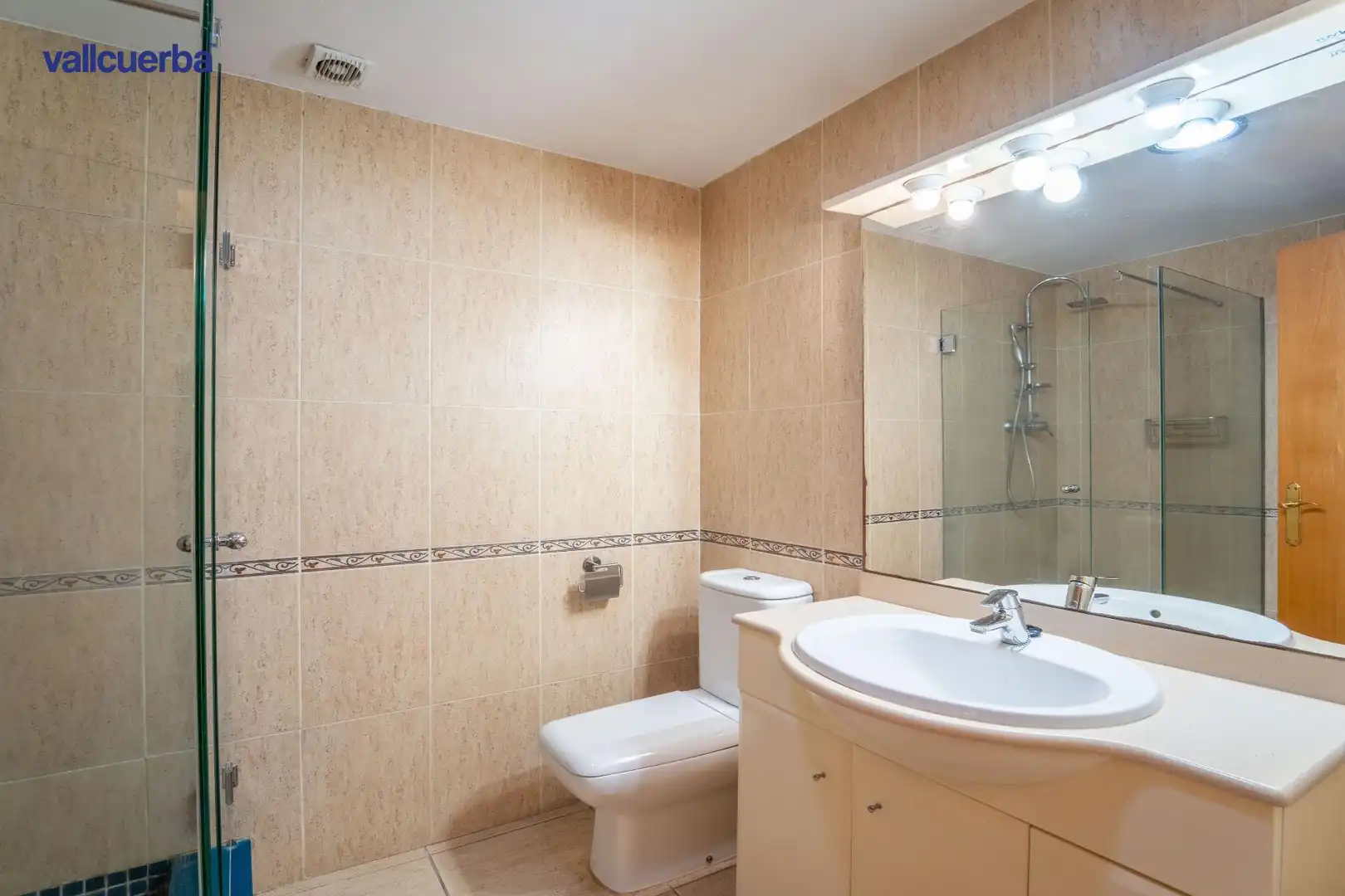 Baño de Planta baja en venta en Vinyols i els Arcs con Aire acondicionado, Calefacción y Jardín privado