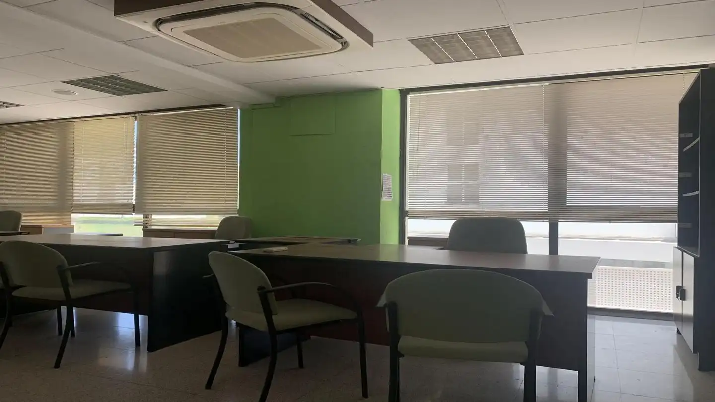 Büro zur Miete in Benidorm mit Klimaanlage und Möbliert