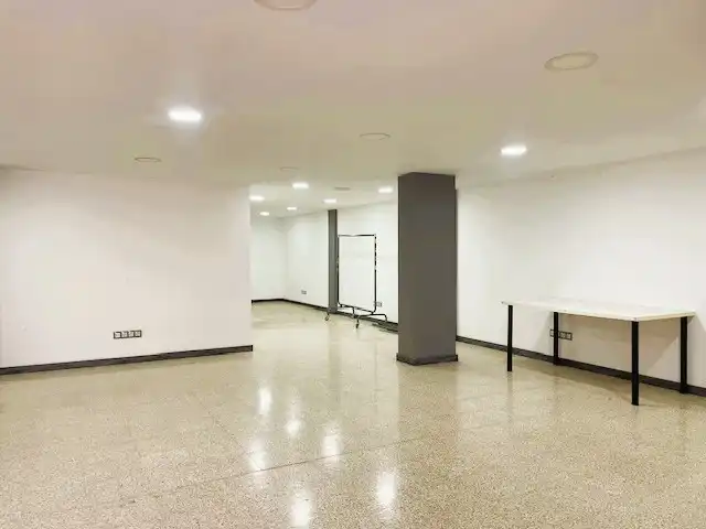 Business premises for sale in Carrer de la Independència, imagen 7