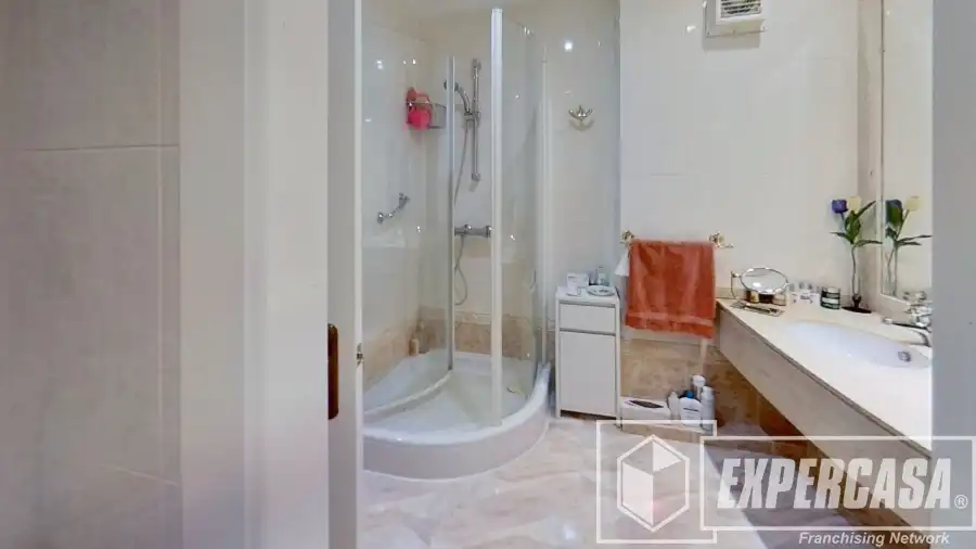 Bathroom of Flat for sale in Campanar