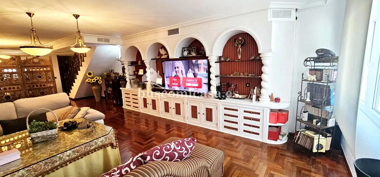 Sala d'estar de Pis en venda en Jaén amb Aire condicionat, Calefacció i Parquet