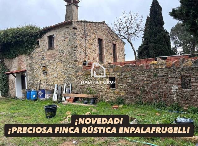 Casa-chalet en Venta en Llofriu