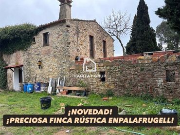 Casa amb jardí en venda a Llofriu