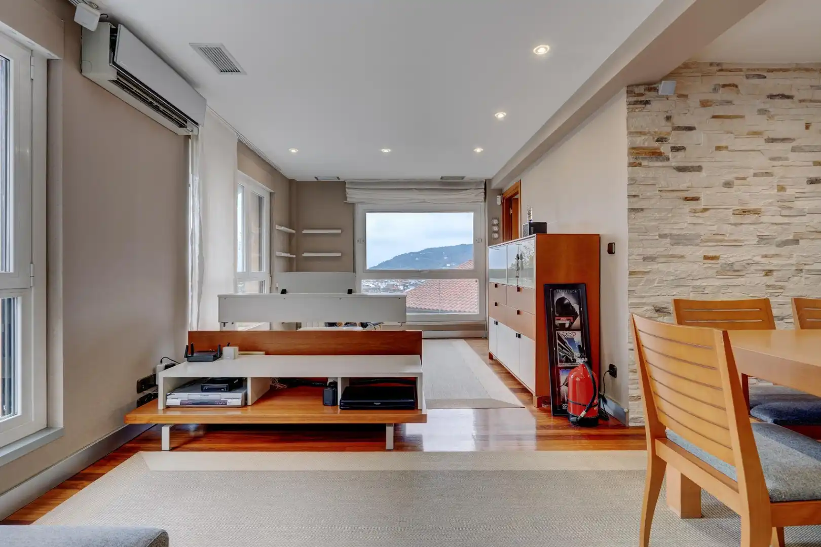 Sala de estar de Piso en venta en Donostia - San Sebastián  con Calefacción, Trastero y Amueblado