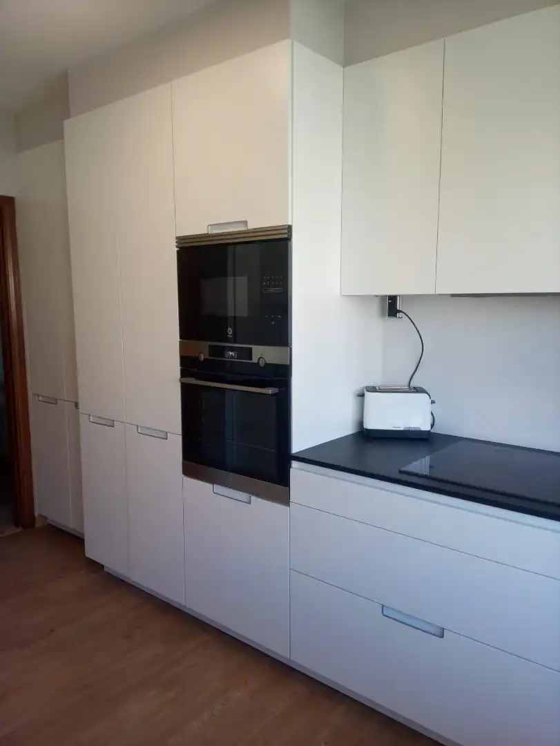 Kitchen of Flat for rent in Pontevedra Capital   with Heating, Furnished and Oven