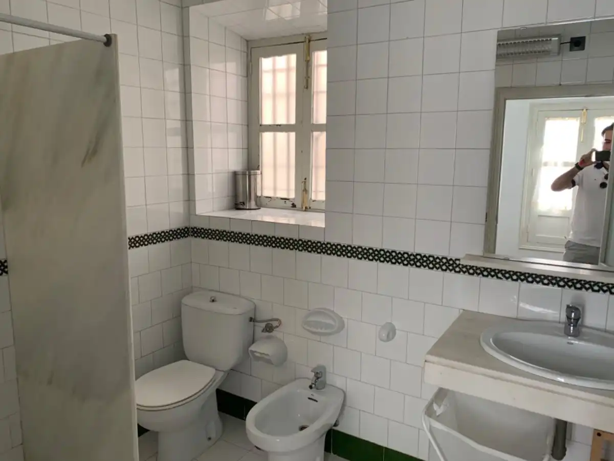 Bany de Pis de lloguer en Granada amb Moblat i Balcó