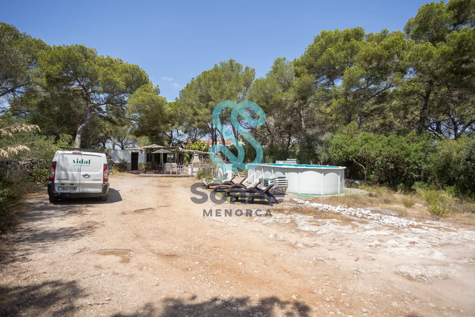 Vista exterior de Casa o xalet en venda en Ferreries amb Jardí privat, Terrassa i Piscina