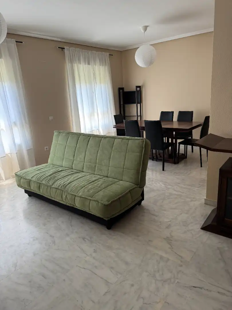 Sala d'estar de Pis de lloguer en Sevilla amb Aire condicionat, Calefacció i Jardí privat