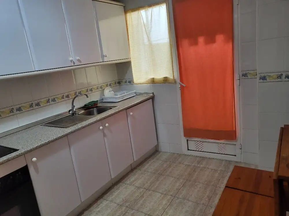 Cuina de Pis de lloguer en Elda amb Aire condicionat, Moblat i Forn